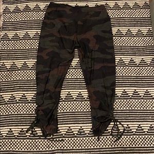 Maurices medium cropped pants